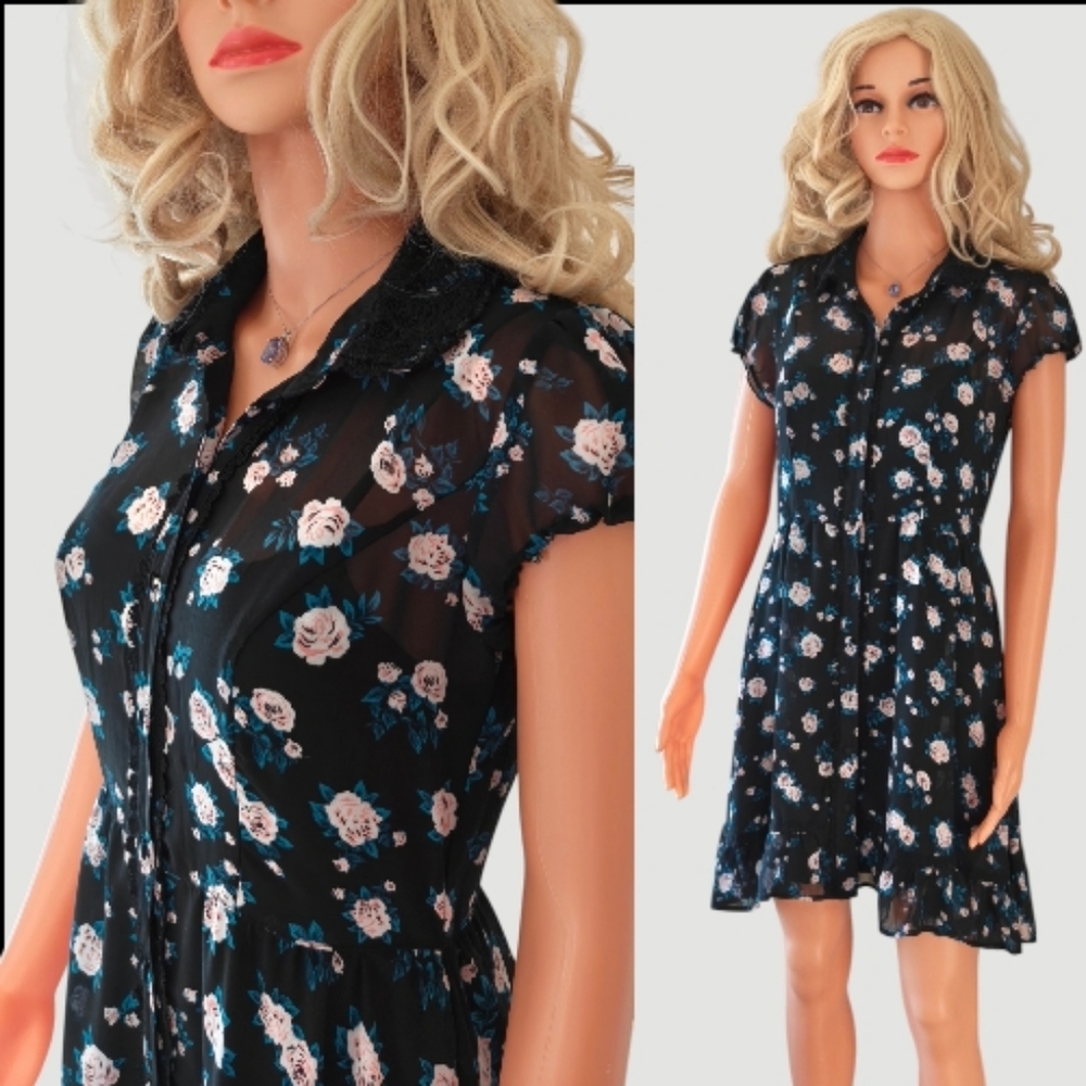 Hot Topic | Floral Button-Down Chiffon Lace Collar Dress